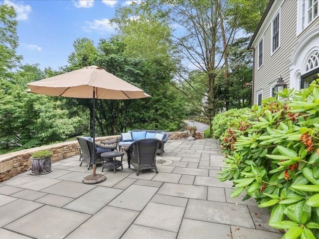 6 Brewer Way, Hingham, MA 02043