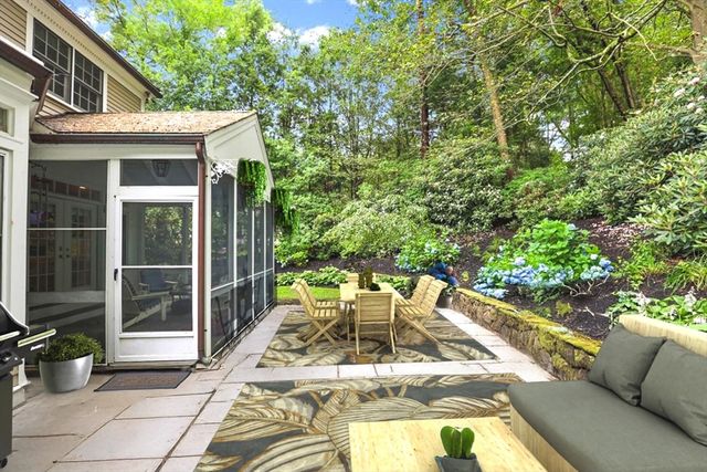 6 Brewer Way, Hingham, MA 02043