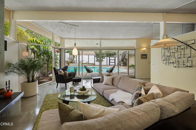 2065 Canyon Close Road, Pasadena, CA 91107