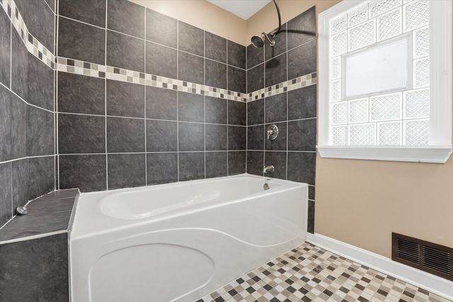 1426 S 18th Avenue, Maywood, IL 60153