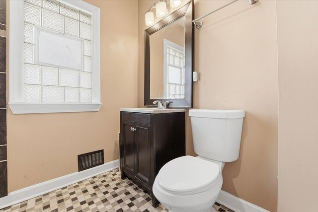1426 S 18th Avenue, Maywood, IL 60153