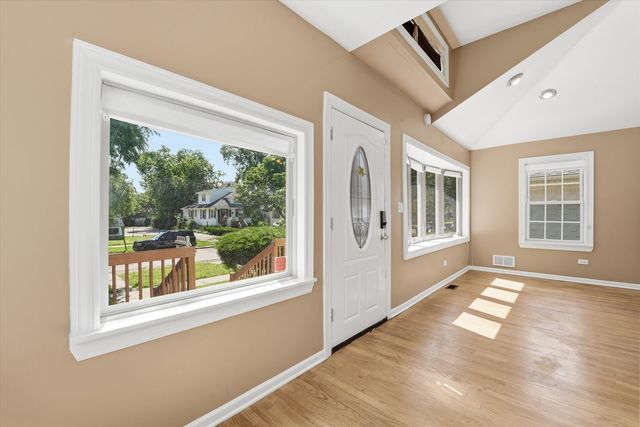 1426 S 18th Avenue, Maywood, IL 60153