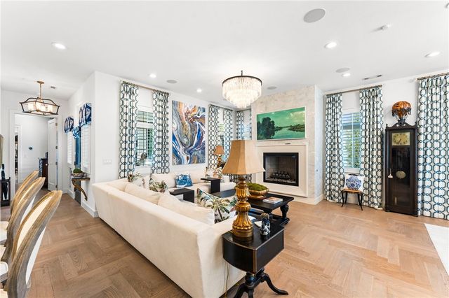 102 NE F Street, Bentonville, AR 72712