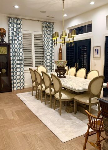 102 NE F Street, Bentonville, AR 72712