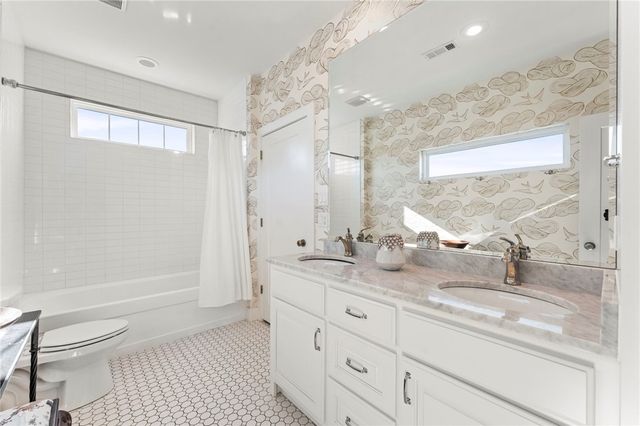 102 NE F Street, Bentonville, AR 72712