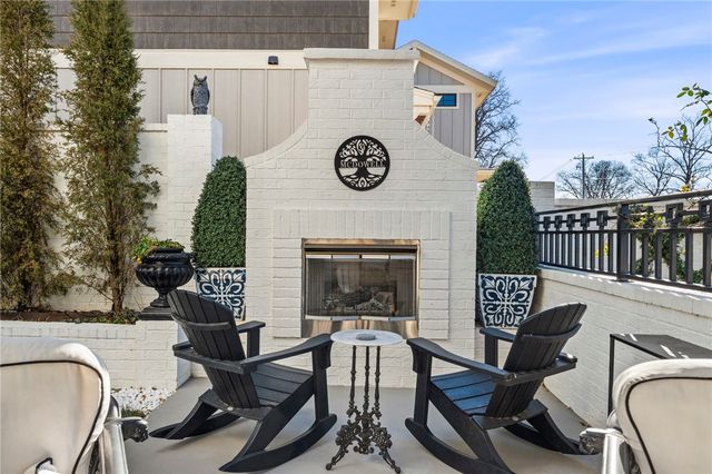 102 NE F Street, Bentonville, AR 72712