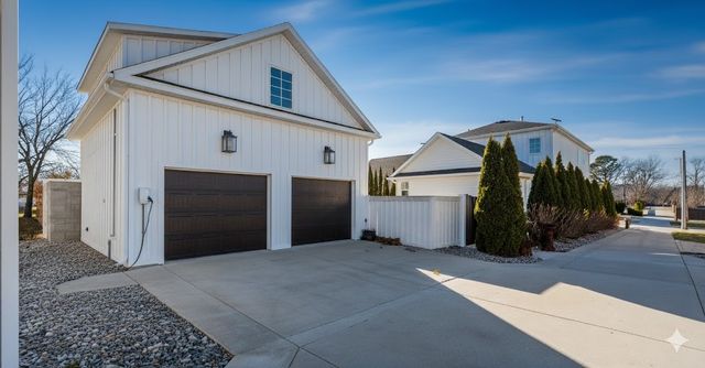 102 NE F Street, Bentonville, AR 72712