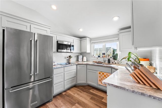 102 NE F Street, Bentonville, AR 72712