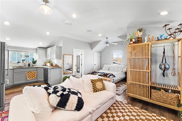 102 NE F Street, Bentonville, AR 72712