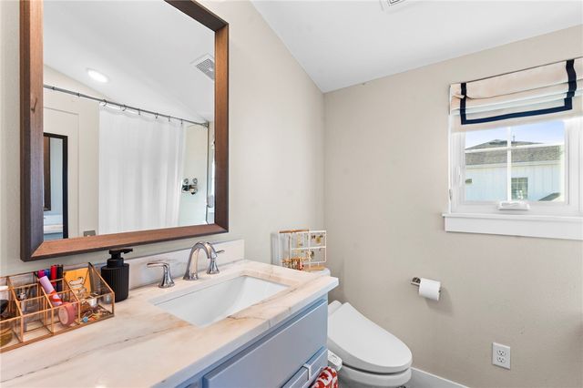 102 NE F Street, Bentonville, AR 72712