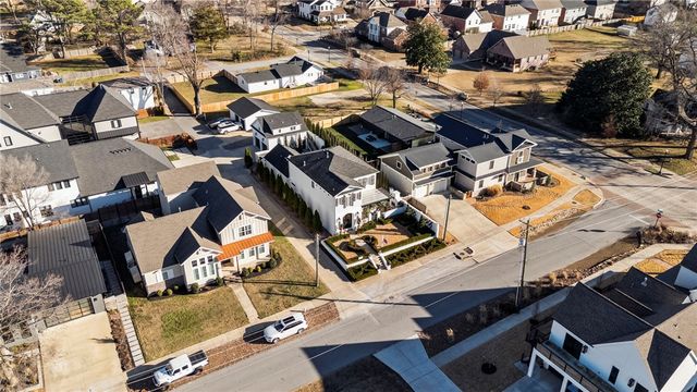 102 NE F Street, Bentonville, AR 72712