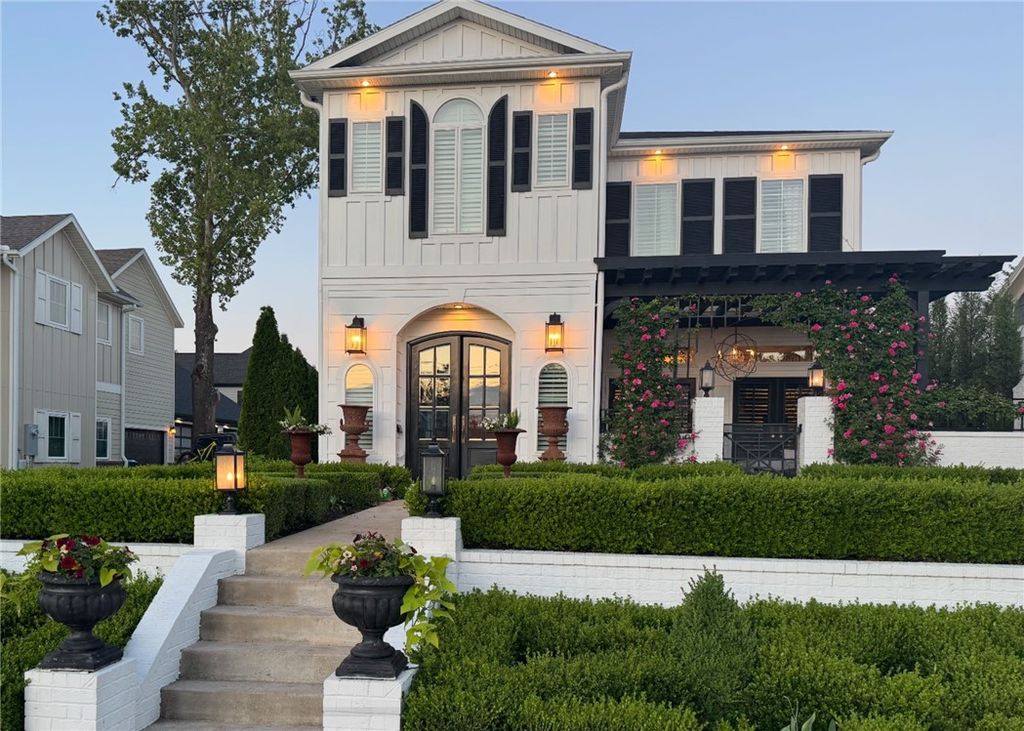 102 NE F Street, Bentonville, AR 72712