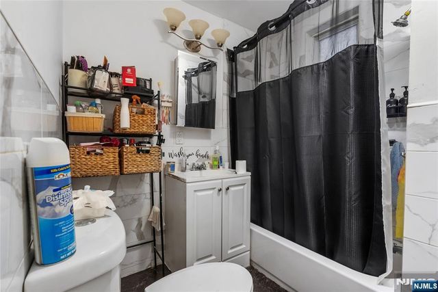 104 Wegman Parkway, Jersey City, NJ 07305