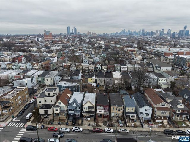 104 Wegman Parkway, Jersey City, NJ 07305