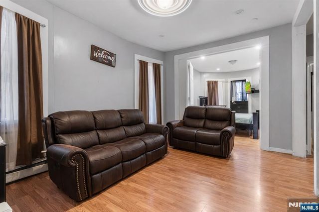 104 Wegman Parkway, Jersey City, NJ 07305