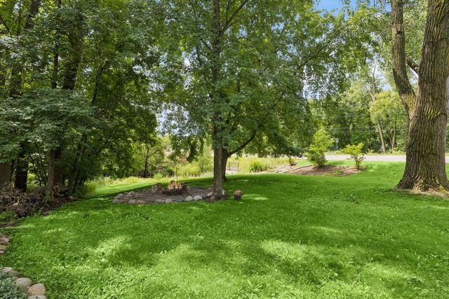 3260 Snelling Avenue N, Arden Hills, MN 55112