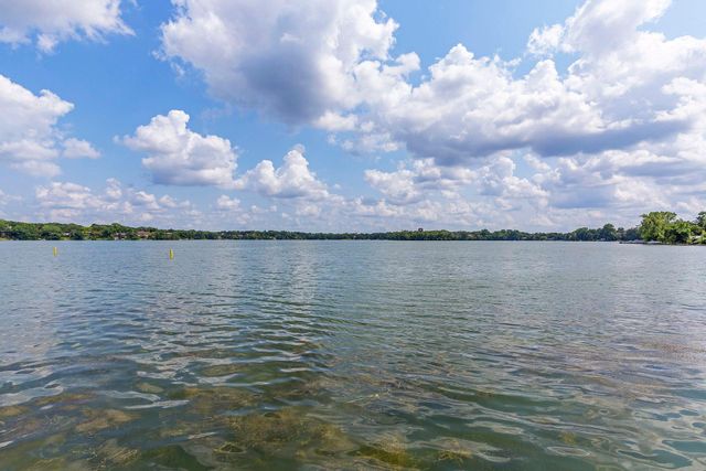 3260 Snelling Avenue N, Arden Hills, MN 55112