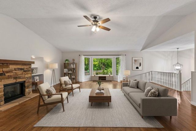 3260 Snelling Avenue N, Arden Hills, MN 55112