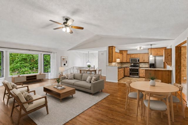 3260 Snelling Avenue N, Arden Hills, MN 55112