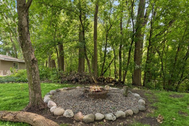 3260 Snelling Avenue N, Arden Hills, MN 55112