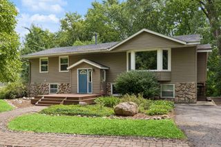 3260 Snelling Avenue N, Arden Hills, MN 55112