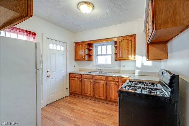 1228 Murray Avenue, Akron, OH 44310