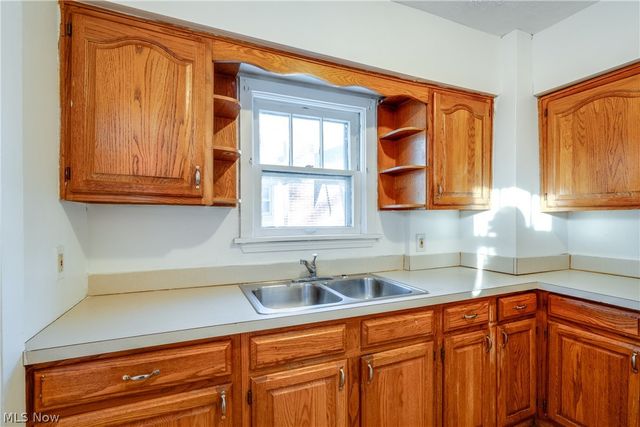 1228 Murray Avenue, Akron, OH 44310