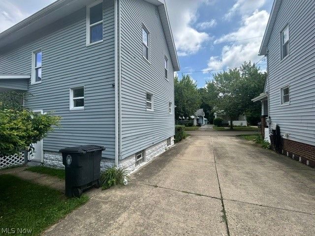 1228 Murray Avenue, Akron, OH 44310