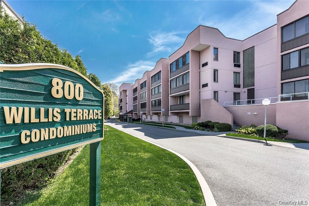 800 Willis Avenue 105, Albertson, NY 11507 — exterior