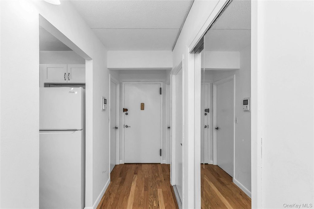 800 Willis Avenue 105, Albertson, NY 11507 — photo 3