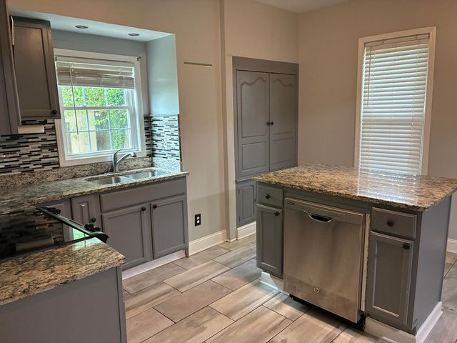 1524 Salem AVE, Roanoke, VA 24016
