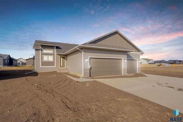 905 N Main St Street, Lennox, SD 57039