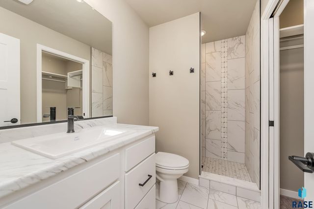 905 N Main St Street, Lennox, SD 57039