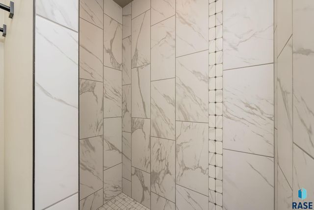 905 N Main St Street, Lennox, SD 57039