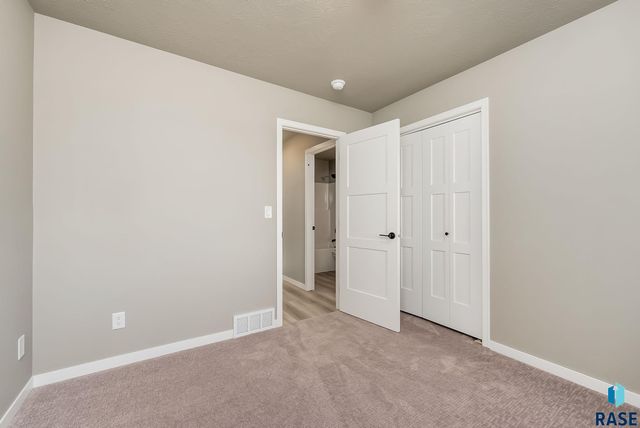 905 N Main St Street, Lennox, SD 57039