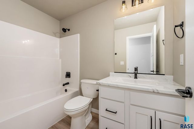 905 N Main St Street, Lennox, SD 57039