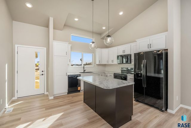 905 N Main St Street, Lennox, SD 57039