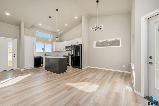 905 N Main St Street, Lennox, SD 57039