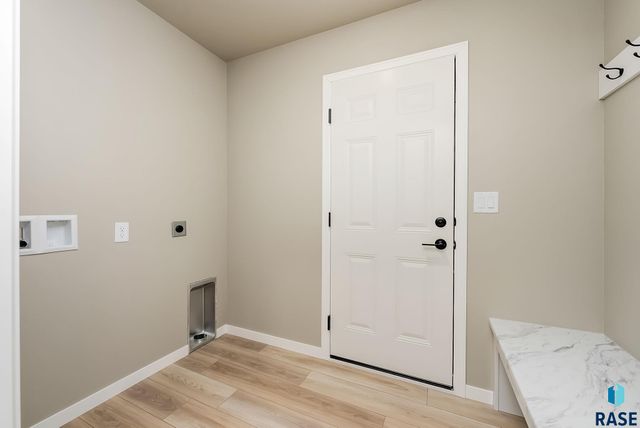 905 N Main St Street, Lennox, SD 57039