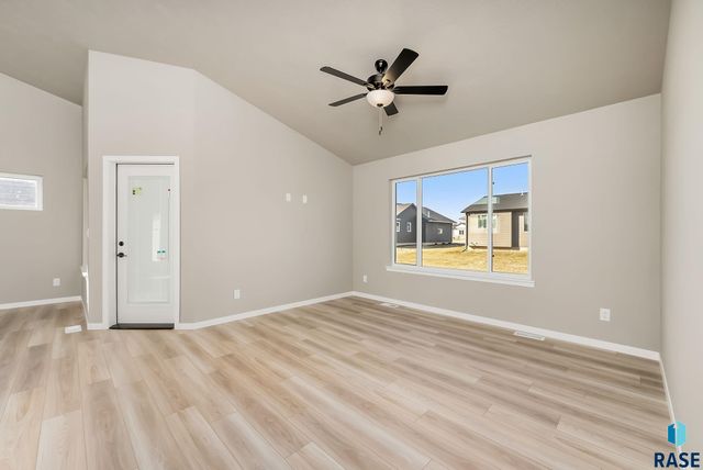 905 N Main St Street, Lennox, SD 57039