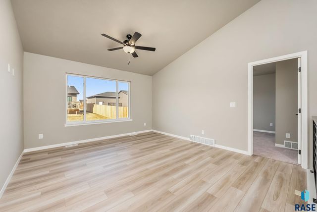 905 N Main St Street, Lennox, SD 57039