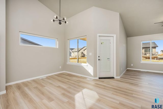 905 N Main St Street, Lennox, SD 57039