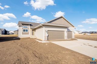 905 N Main St Street, Lennox, SD 57039