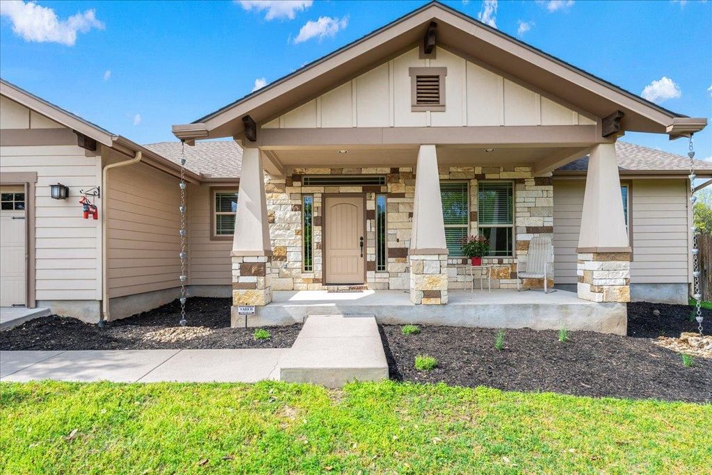 1058 Daviot DR, Spicewood, TX 78669