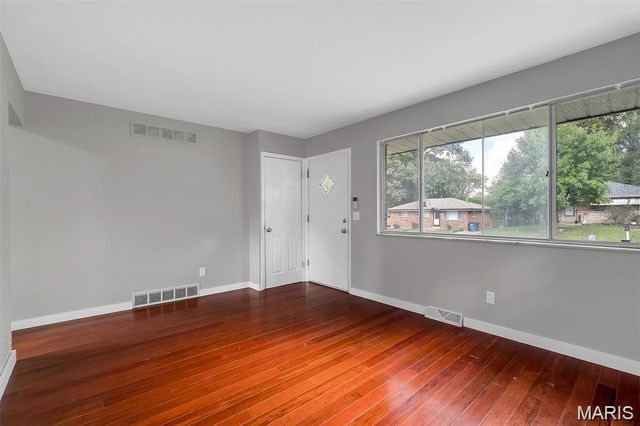 1136 Cove Lane, St Louis, MO 63138