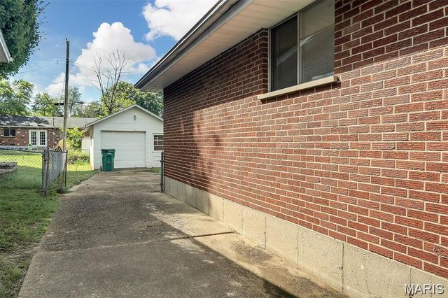 1136 Cove Lane, St Louis, MO 63138