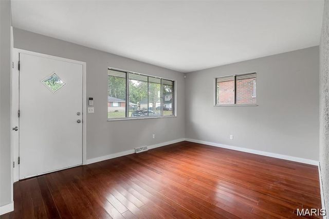 1136 Cove Lane, St Louis, MO 63138