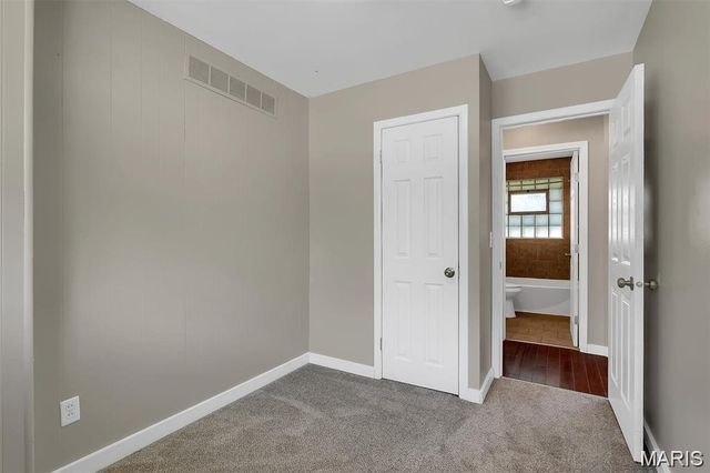 1136 Cove Lane, St Louis, MO 63138