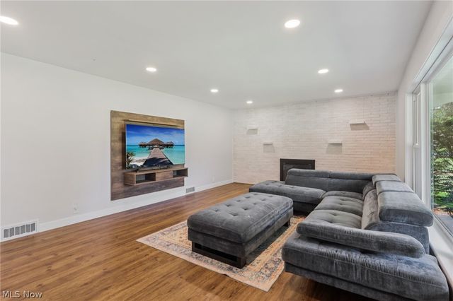 30320 Miles Road, Solon, OH 44139