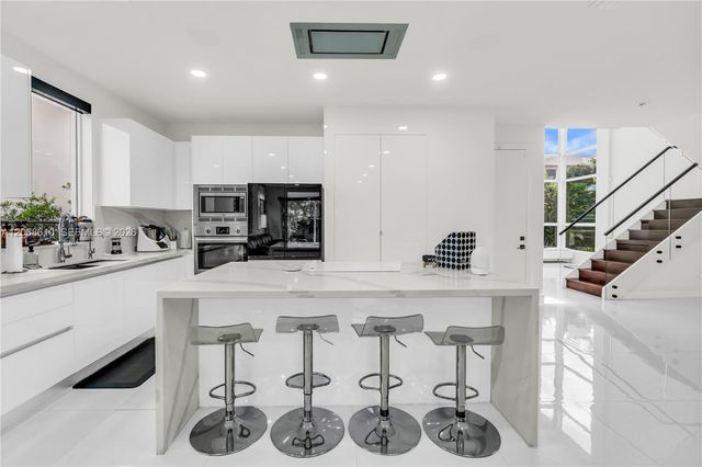 9730 NW 74th Terrace, Doral, FL 33178